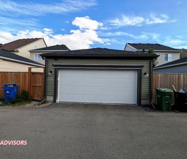 GREAT UPPER 3 BED, 2.5 BATH, 2 STOREY SF HOME WITH A DOUBLE DETACHE... - Photo 5