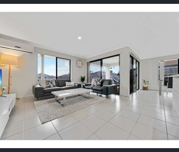 Comfortable Family Home in a Convenient Hillcrest Location - Photo 6