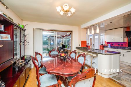 4 bedroom house to rent Gedling Road, Arnold, Nottingham, Nottinghamshire, NG5 - Photo 4