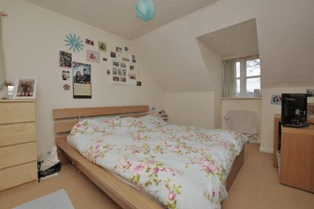 3 bedroom semi-detached house to rent - Photo 3