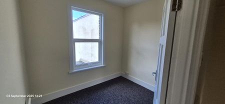 5 bedroom terraced house to rent - Photo 2