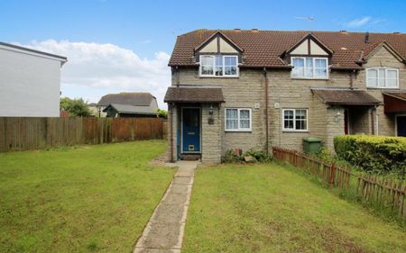 A lovely two bed unfurnished end of terrace house in quiet cul de sac location. This property is very well presented and is sure to let quickly. Available in July on an unfurnished basis. - Photo 3