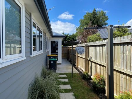 38 Robert Duncan Road, Belfast - Photo 3