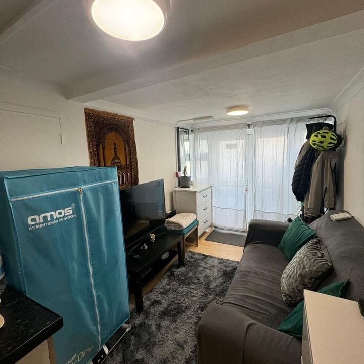 Studio Flat, Burnley Road, NW10 - Photo 1