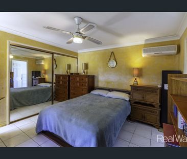 Spacious 4-Bed Home with Double Living and Trailer Access - Photo 6