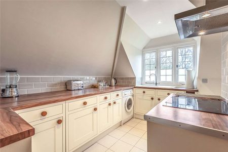 A well presented two bedroom apartment within an attractive Edwardian house - Photo 5