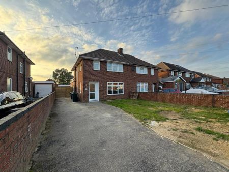 3 bedroom semi-detached house to rent - Photo 4