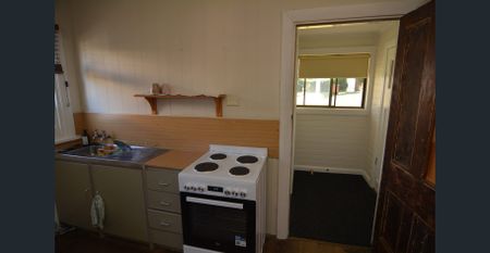 FANTASTIC VILLAGE HOME - Photo 2