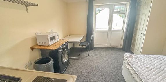 Studio to rent - Photo 2