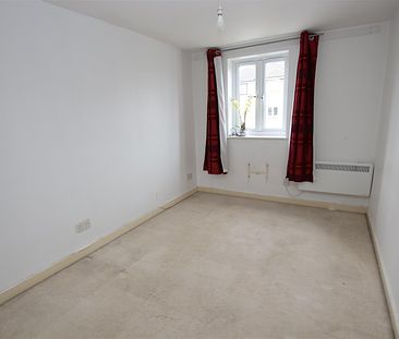3 bedroom Terraced House to let - Photo 6