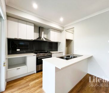 Spacious and Contemporary Family Home in Craigieburn - Photo 6