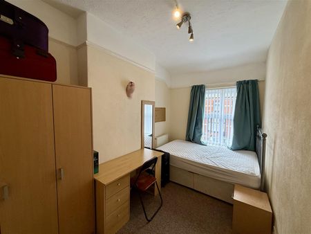 22 Friars Avenue - Photo 4