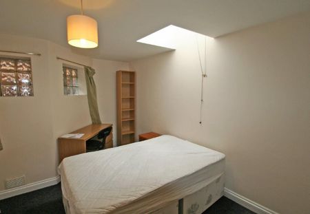 4 bedroom detached house to rent - Photo 4