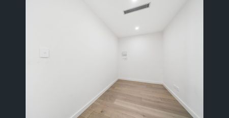 LUXURY ONE BEDROOM APARTMENT IN PRIME LOCATION! - Photo 5