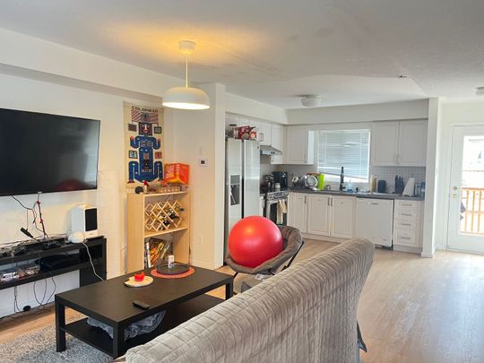 For Lease - 159 Tenth Street Unit# 2, Toronto, Ontario - Photo 1