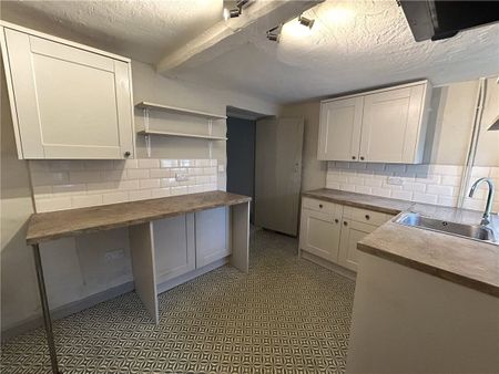 Available November, 6 Long Row is a lovely two bedroomed character cottage situated in the desirable village of West Tanfield and only a short distance away from the popular market towns of Masham, Ripon and Bedale. - Photo 5