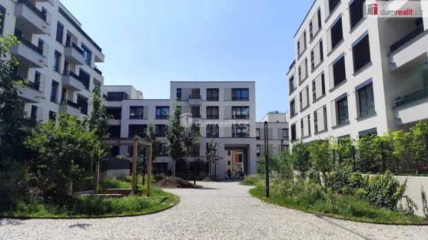 Moderní novostavba 2+kk se zahradou a terasou v rezidenci Nuselský Pivovar - Fotografie 1