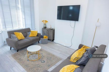 3 bedroom terraced house to rent - Photo 2