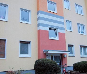 Gepflegte 2-Zimmerwohnung mit Loggia und Einbauküche - Photo 4