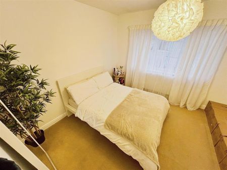 Kingswood Close, HENGOED - Photo 4