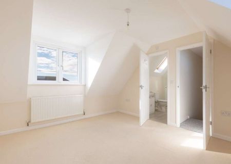 A semi-detached 2 bedroom property with additional/occasional use third bedroom/office room on ground floor. The property is available to let unfurnished init - Photo 2