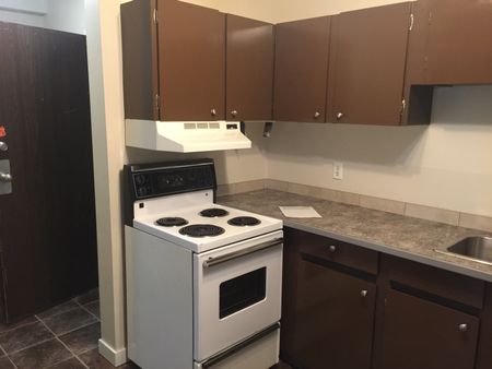 1 BEDROOM ON THE 3RD FLOOR!! DOWNTOWN RED DEER!! - Photo 3