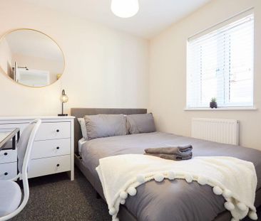 6 bedroom semi-detached house to rent - Photo 1