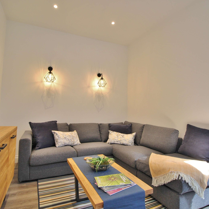 Laburnum Grove Room 6 - Photo 1