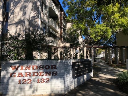 Renovated Apartment In Ultra Convenient Location - Photo 3