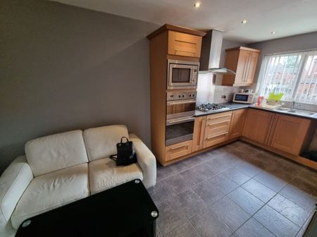 3 Bed Terraced House, Burland Close, M7 - Photo 2