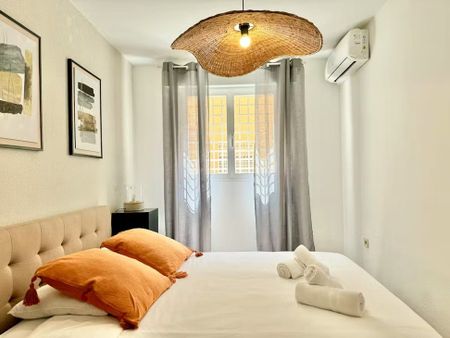 Plaza de Doña Trinidad, Málaga, Andalusia 29007 - Photo 4