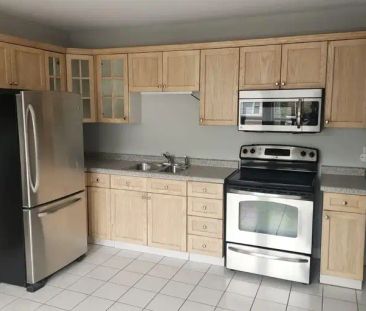 4-101 CONNAUGHT AVE S | 101 CONNAUGHT AVE S, Hamilton - Photo 1