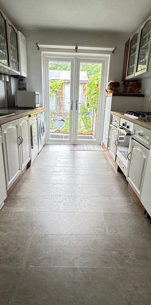 Sunnydene Road, Croydon, CR8 2 - Photo 1