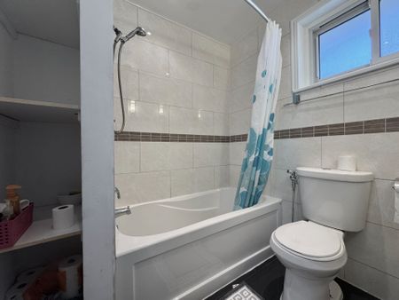 For Lease - 43 Sherwood Forest Drive Unit# Main Floor, Markham, Ontario - Photo 3