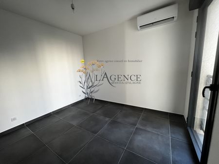 T3 VIDE AVEC TERRASSE-RESIDENCE RECENTE - Photo 2