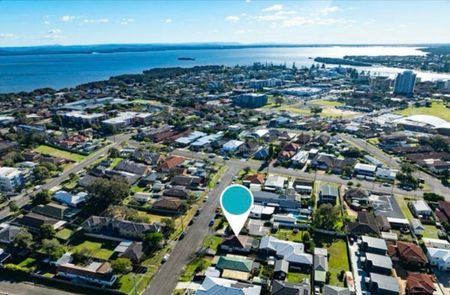 The Entrance - Photo 5