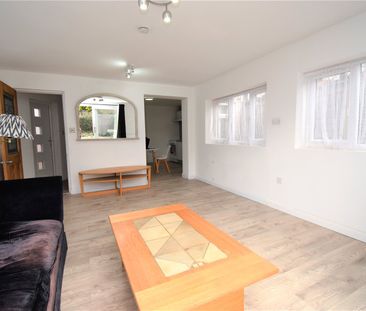 Rivermeads Avenue, Twickenham - 1 bedroomProperty for lettings - Ch... - Photo 2