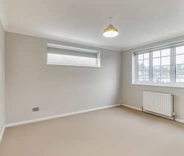 Sandalwood, Guildford, Surrey, GU2 - Photo 6