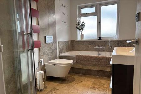 Mead Close, SL7 - Photo 5