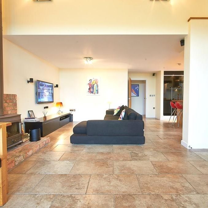 3 bedroom barn conversion to rent - Photo 1