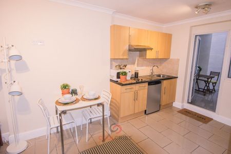 Studio Flat, Linden Gardens, W2 - Photo 2