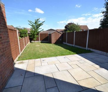 2 bedroom end of terrace house to rent - Photo 2