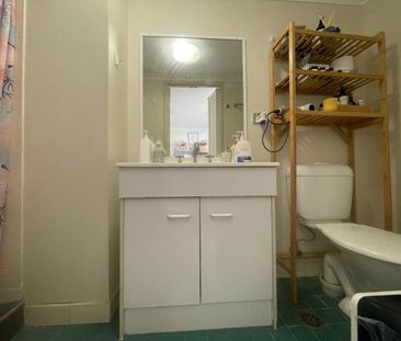 RENOVATED LARGE FURNISHED LOFT APARTMENT WITH FLOORBOARDS AT BROADW... - Photo 2