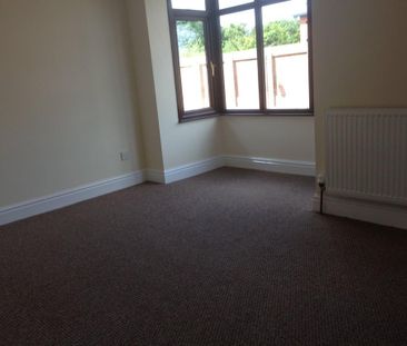 3 bedroom end of terrace house to rent - Photo 4