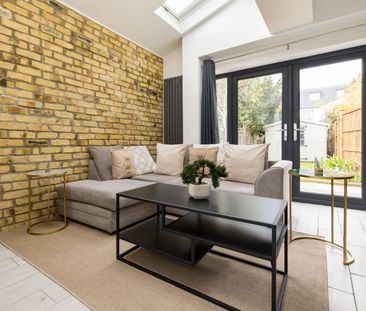 2 Bed Flat, Midmoor Road, SW12 - Photo 1