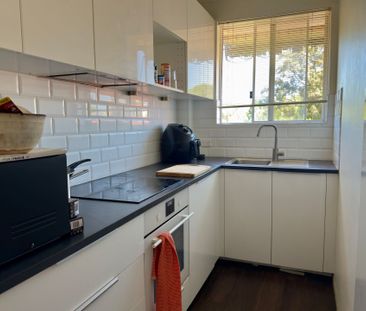 One Bedroom Apartment with Modern Kitchen - Photo 4