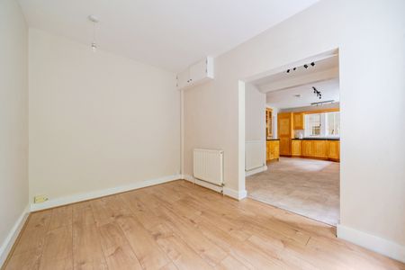 6 bedroom detached house to rent - Photo 5