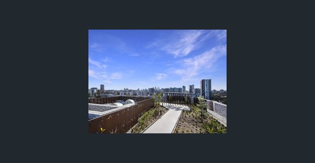 Modern, spacious and quiet 2-bedroom apartment in a boutique complex at the heart of Eastern suburbs. - Photo 1