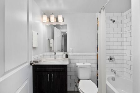 2495 Lake Shore Boulevard, West - Photo 4
