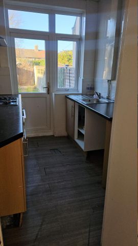 3 bedroom terraced house to rent - Photo 5